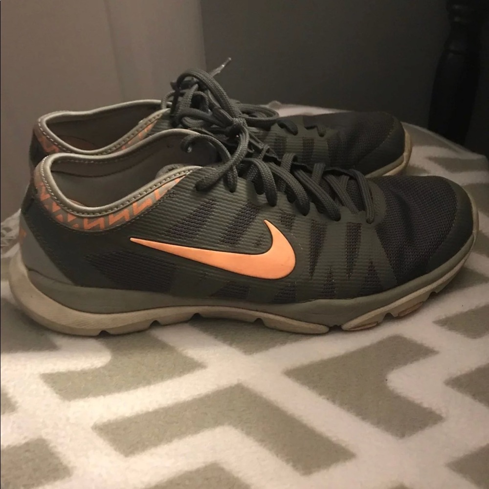 Nike Tennis Shoes